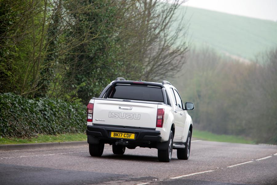  Isuzu D-Max Blade Double Cab 2017 года  (UK) (фото 4 из 52)